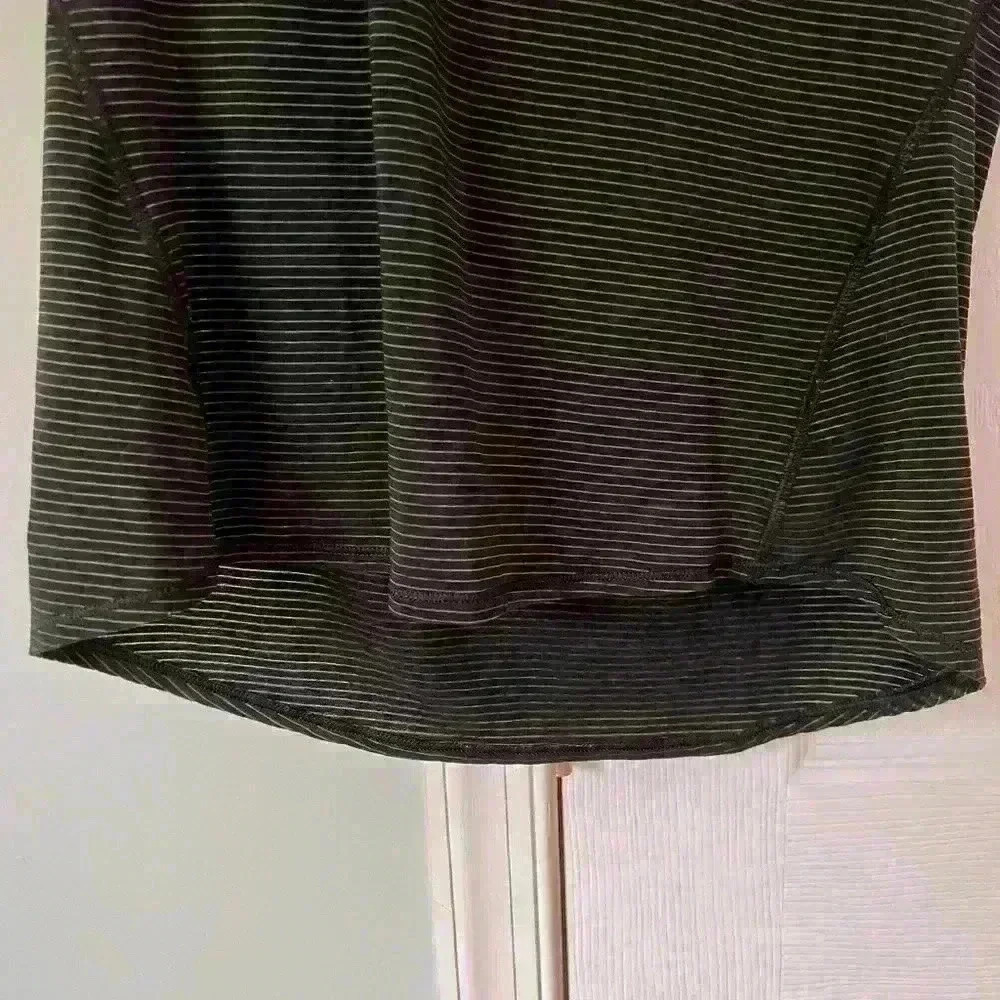 Women’s Athleta size XS Black Tank top boxy style with stripe - Picture 3 of 5